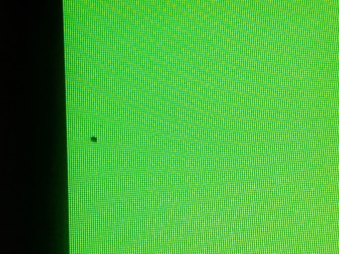 Wie treten schlechte oder dunkle Flecken auf dem Display -Bildschirm auf?