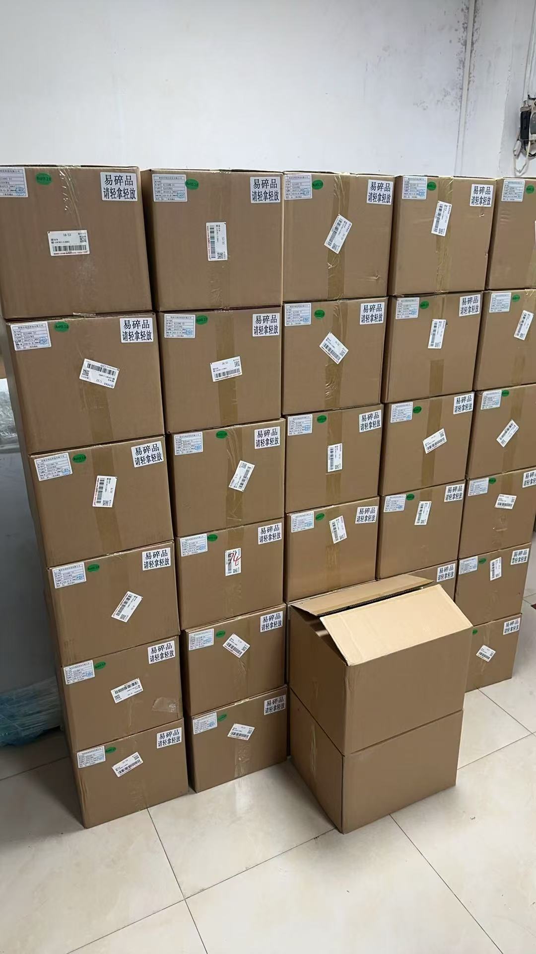 20.000 3,5-Zoll-LCD-Bildschirme wurden termingerecht an einen singapurischen Kunden geliefert.
